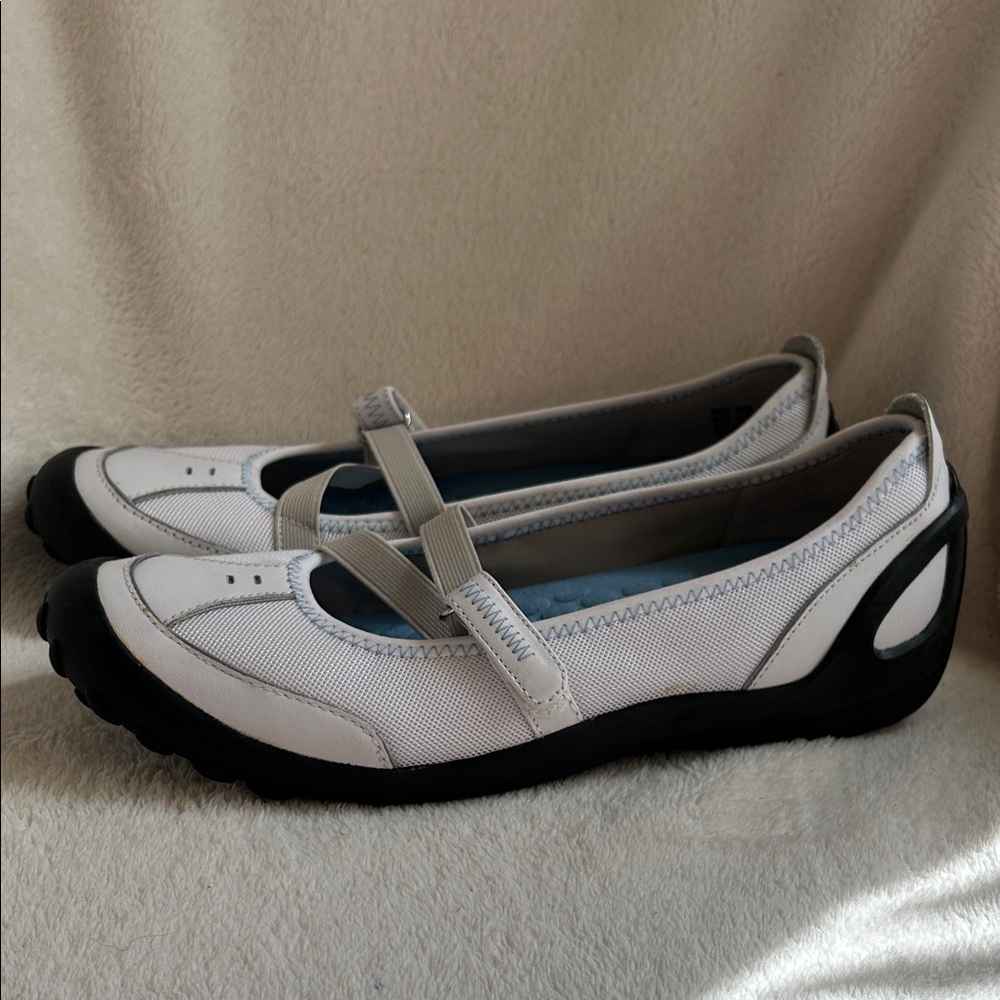 Privo Women's White and Black Athletic Shoes